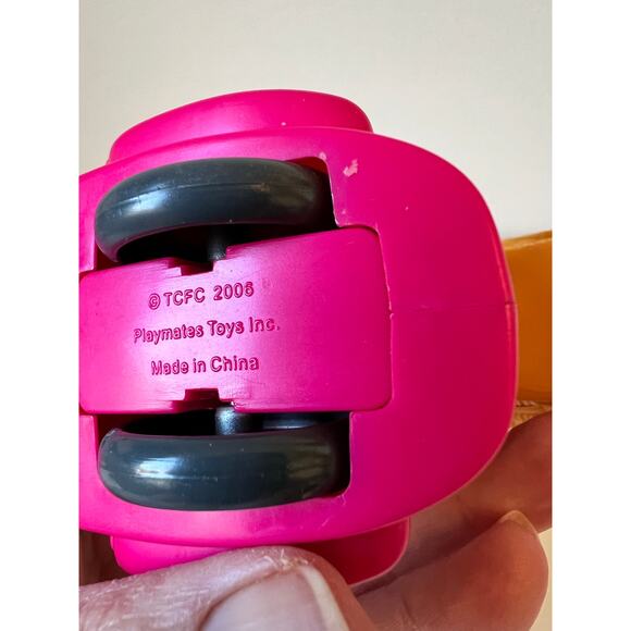 Strawberry Shortcake "Goodies-To-Go" Scooter and Blueberry Pie Accessories - Picture 6 of 10